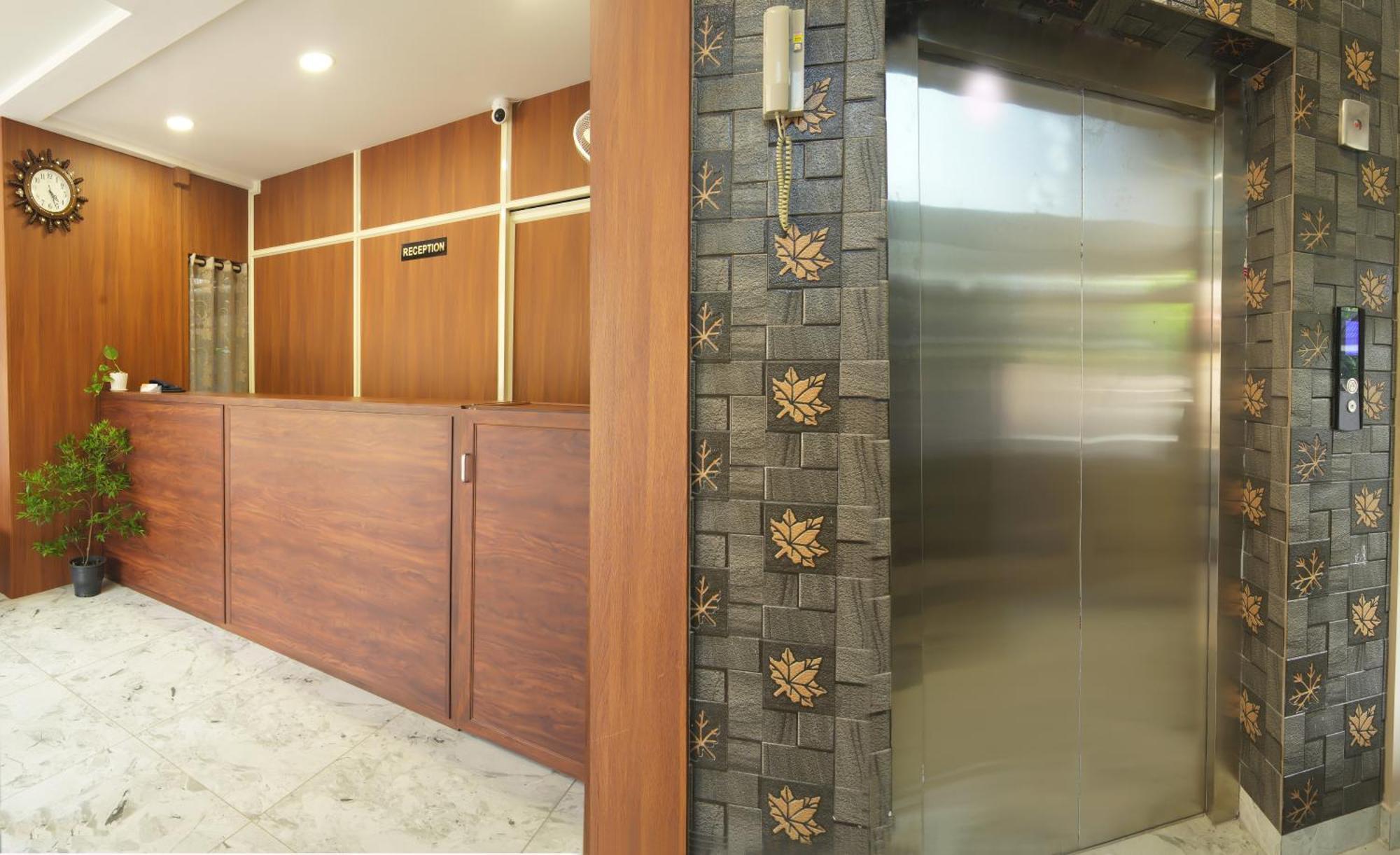 M M Residency Hotel Kochi Luaran gambar