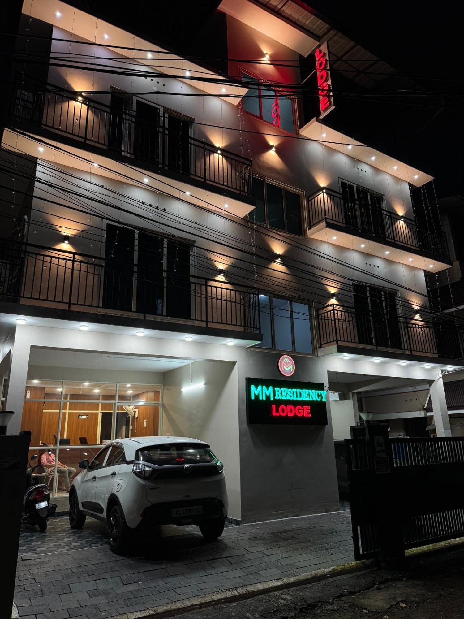 M M Residency Hotel Kochi Luaran gambar