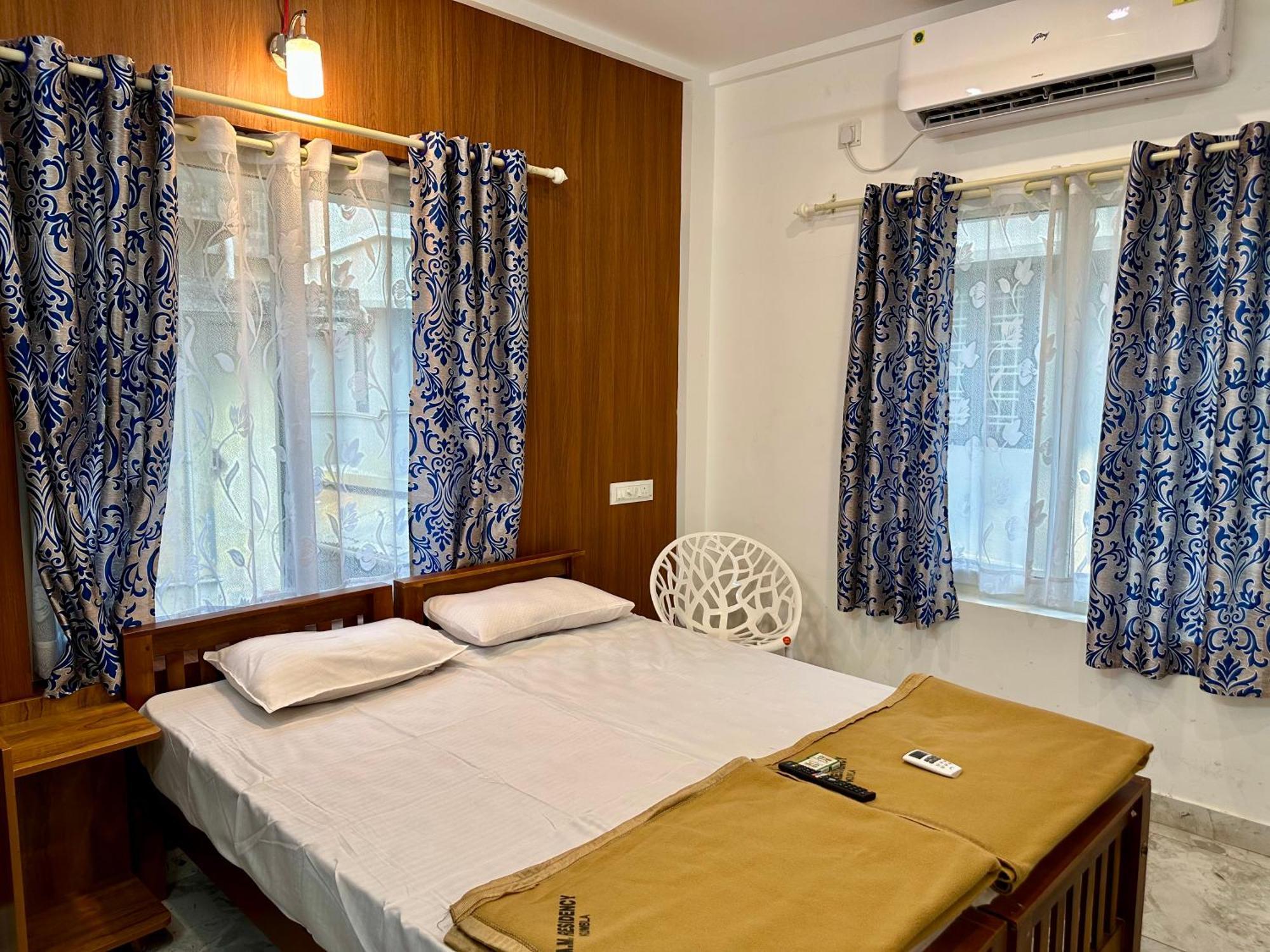 M M Residency Hotel Kochi Luaran gambar