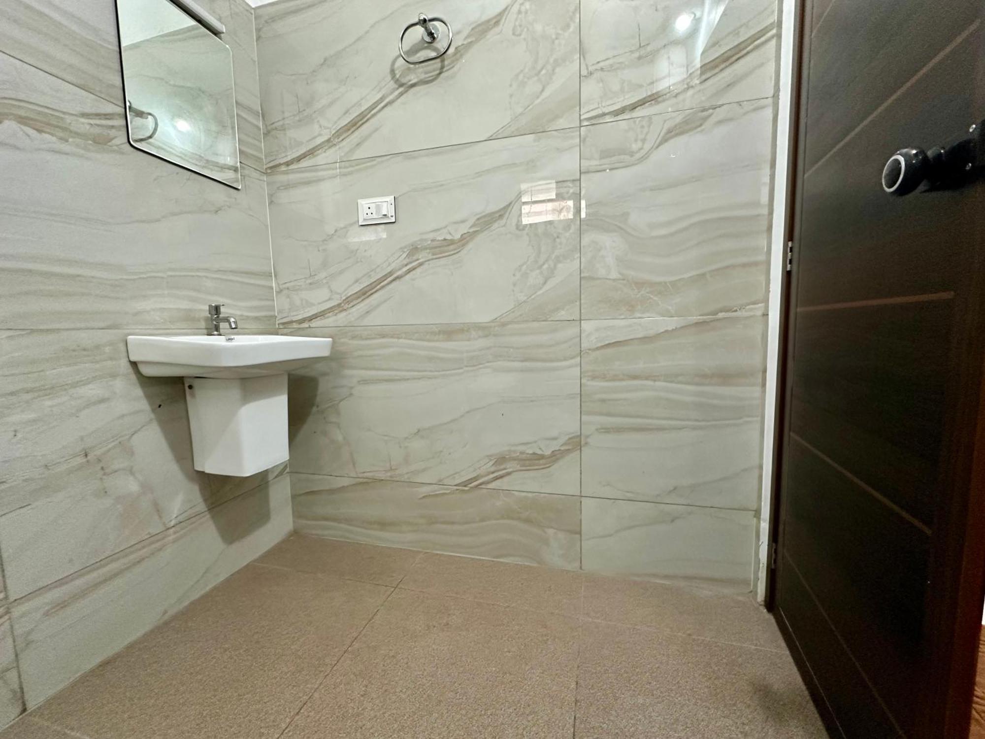 M M Residency Hotel Kochi Luaran gambar