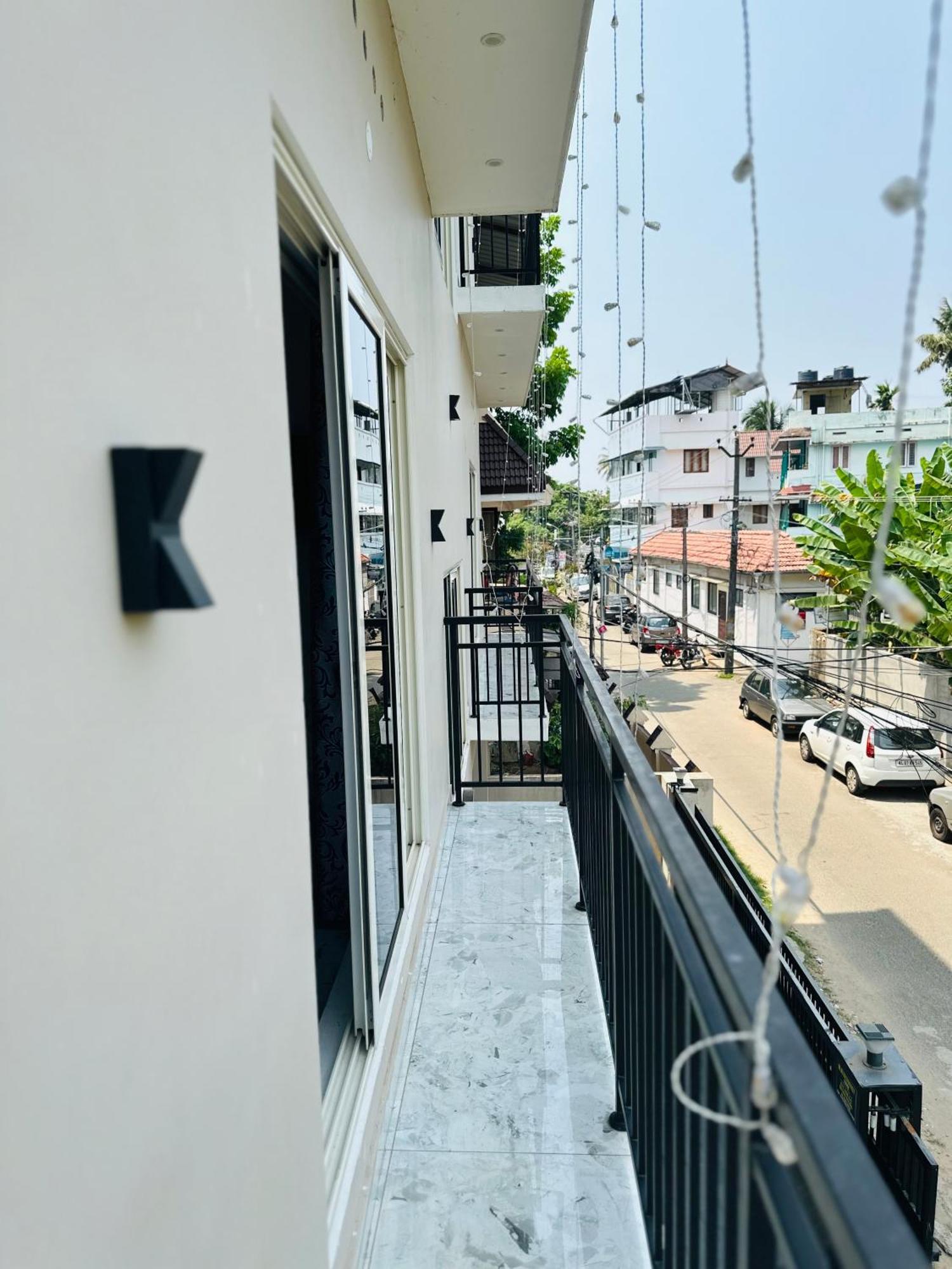 M M Residency Hotel Kochi Luaran gambar
