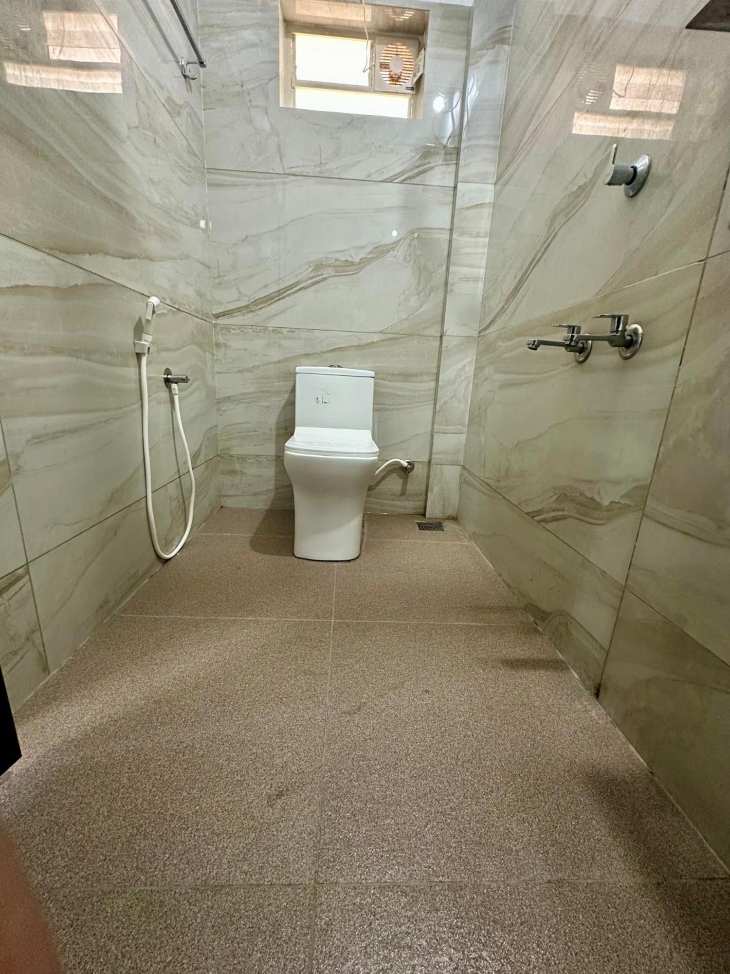 M M Residency Hotel Kochi Luaran gambar