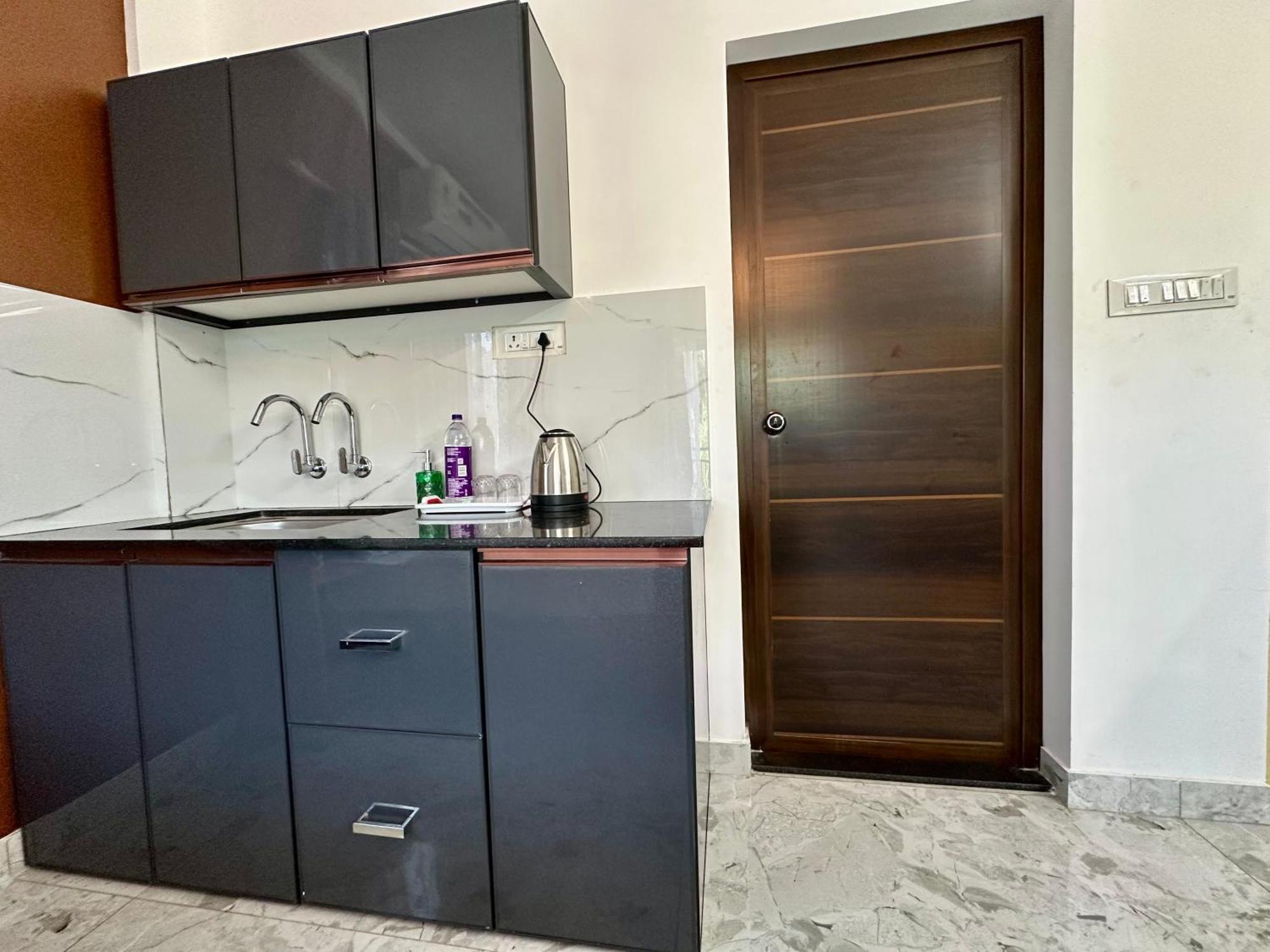 M M Residency Hotel Kochi Luaran gambar